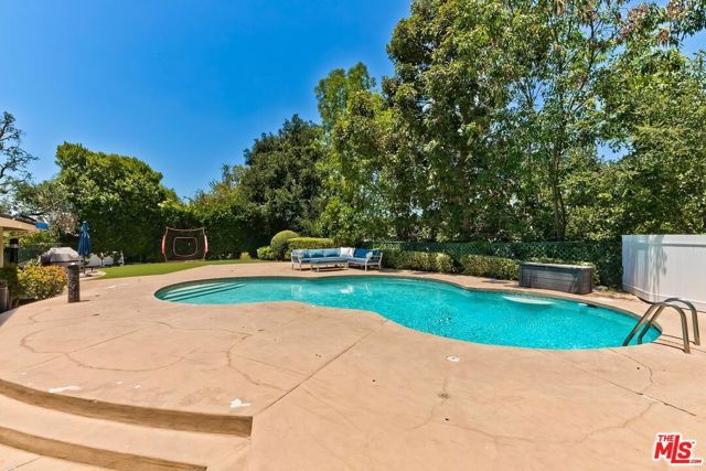 22525 Dardenne Street, Calabasas, CA 91302
