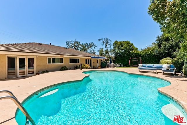 22525 Dardenne Street, Calabasas, CA 91302