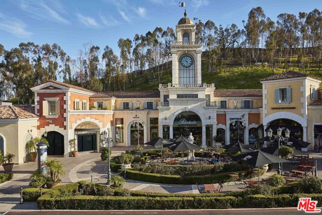 22525 Dardenne Street, Calabasas, CA 91302