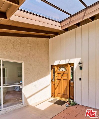 22525 Dardenne Street, Calabasas, CA 91302