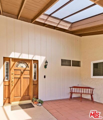 22525 Dardenne Street, Calabasas, CA 91302