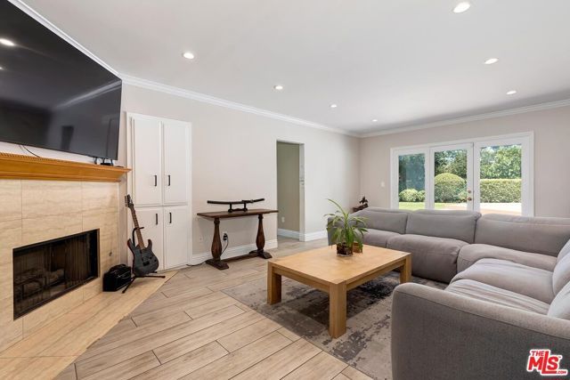 22525 Dardenne Street, Calabasas, CA 91302