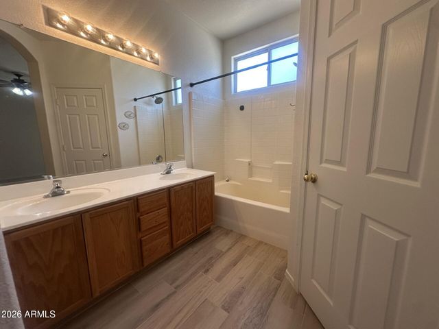 3726 E LONGHORN Drive, Gilbert, AZ 85297
