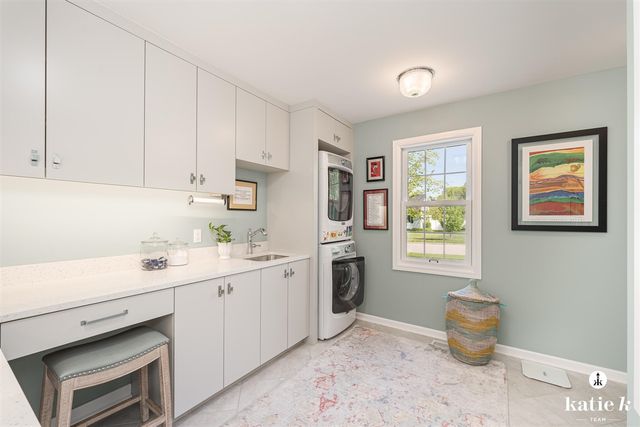 2538 Beechwood Drive, East Grand Rapids, MI 49506