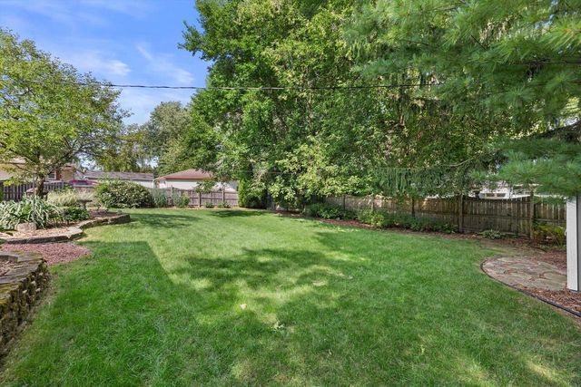 1730 N 118th STREET, Wauwatosa, WI 53226