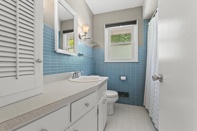 1730 N 118th STREET, Wauwatosa, WI 53226