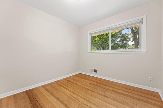 1730 N 118th STREET, Wauwatosa, WI 53226
