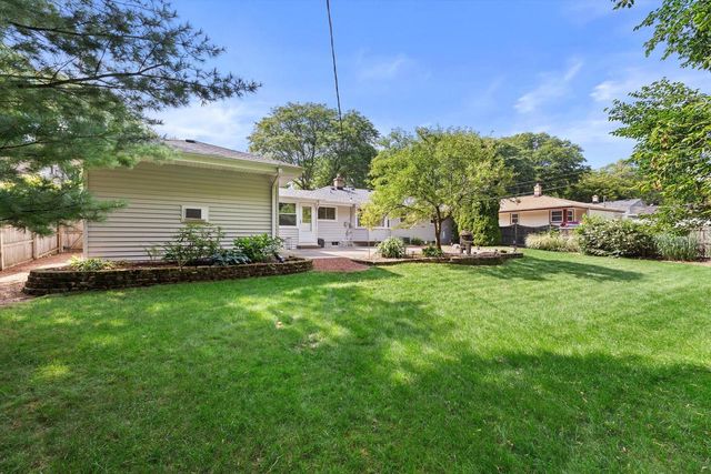 1730 N 118th STREET, Wauwatosa, WI 53226