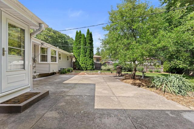 1730 N 118th STREET, Wauwatosa, WI 53226