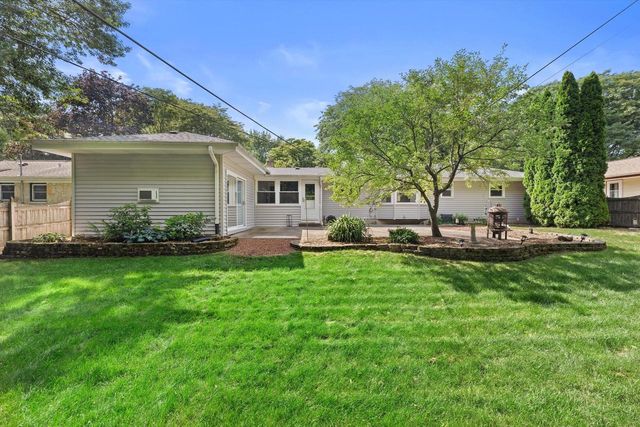 1730 N 118th STREET, Wauwatosa, WI 53226