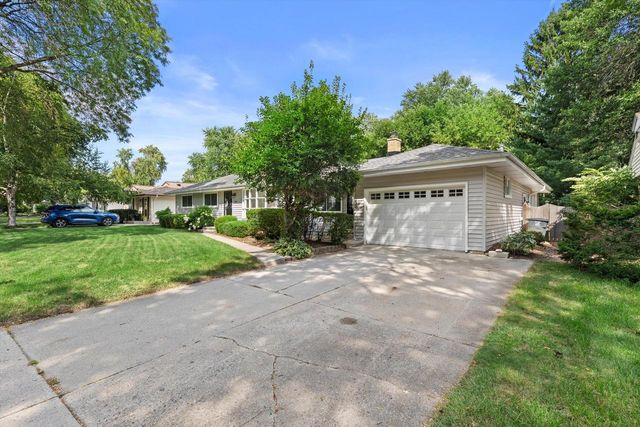 1730 N 118th STREET, Wauwatosa, WI 53226
