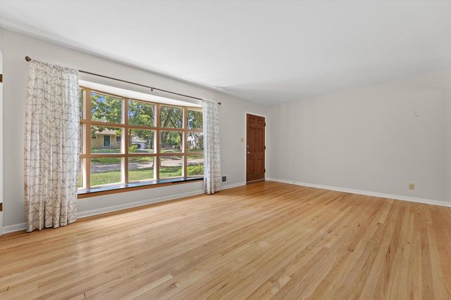 1730 N 118th STREET, Wauwatosa, WI 53226