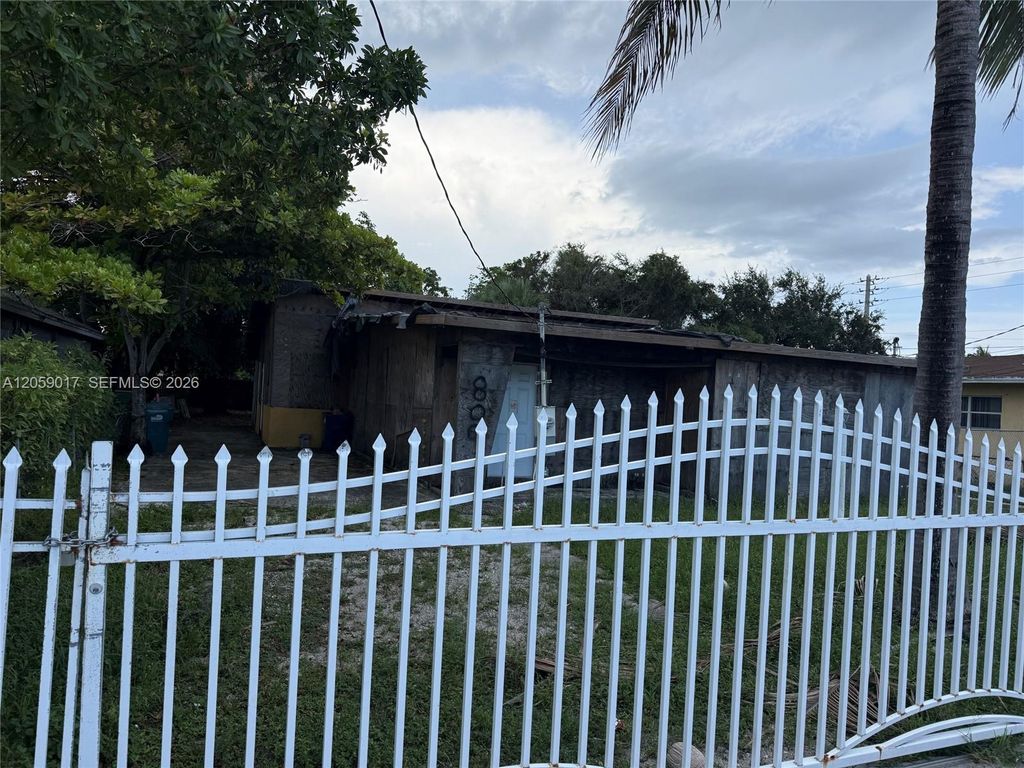 809 NW 108th Street, Miami, FL 33168