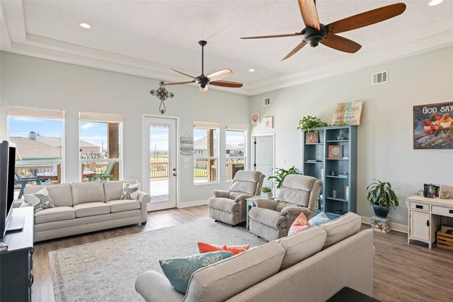 817 Boyt Road, Crystal Beach, TX 77650