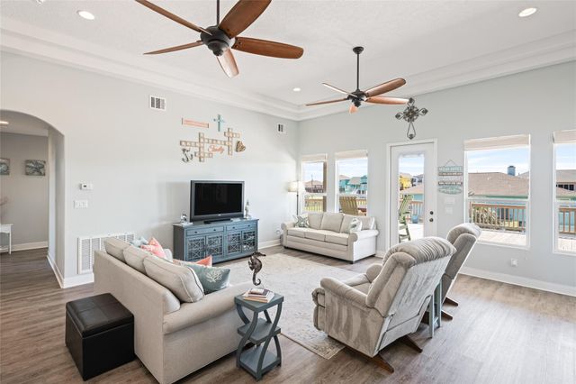 817 Boyt Road, Crystal Beach, TX 77650