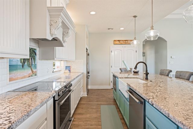 817 Boyt Road, Crystal Beach, TX 77650