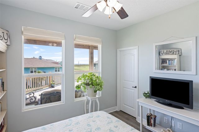 817 Boyt Road, Crystal Beach, TX 77650