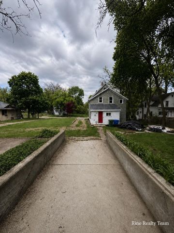 47 Frisbie Avenue, Battle Creek, MI 49037