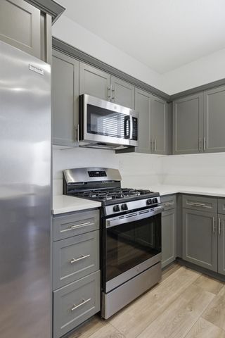 3008 N Creekside Street, Visalia, CA 93291