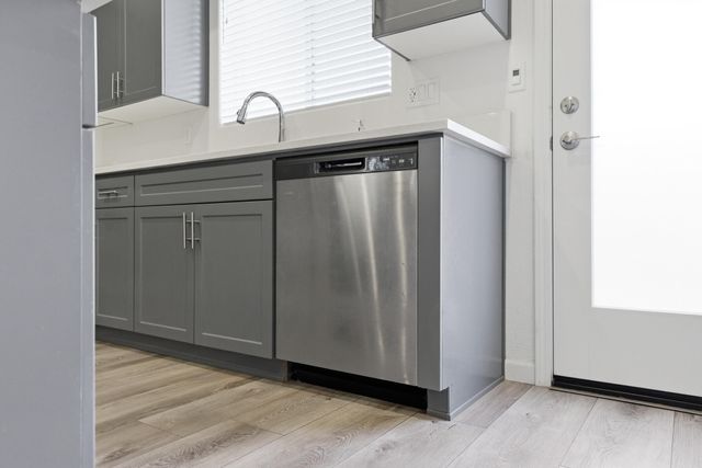 3008 N Creekside Street, Visalia, CA 93291