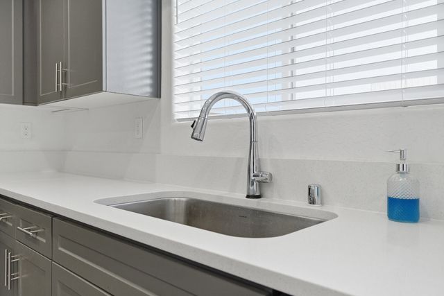 3008 N Creekside Street, Visalia, CA 93291