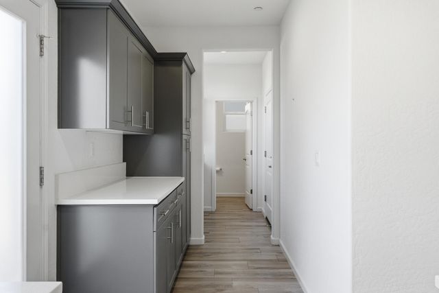 3008 N Creekside Street, Visalia, CA 93291