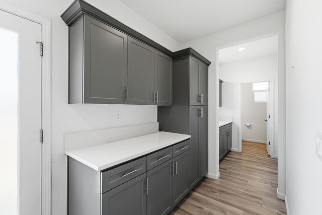 3008 N Creekside Street, Visalia, CA 93291