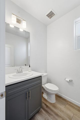 3008 N Creekside Street, Visalia, CA 93291