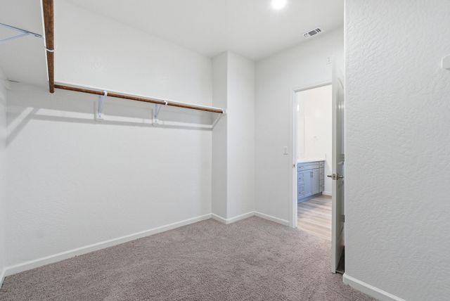 3008 N Creekside Street, Visalia, CA 93291