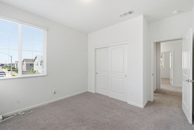 3008 N Creekside Street, Visalia, CA 93291