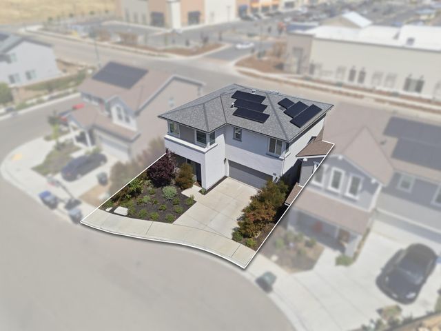 3008 N Creekside Street, Visalia, CA 93291