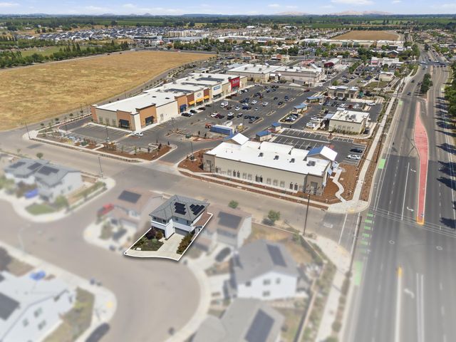 3008 N Creekside Street, Visalia, CA 93291