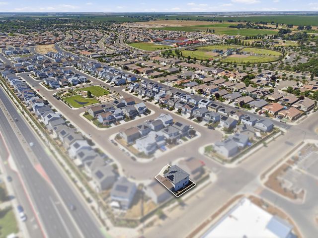 3008 N Creekside Street, Visalia, CA 93291