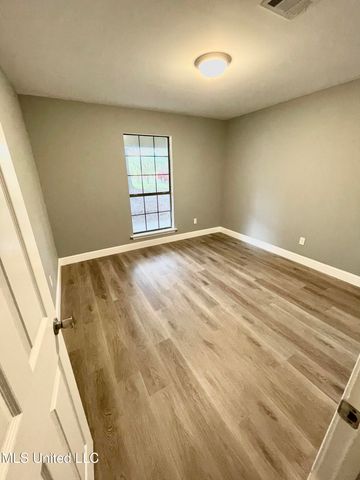425 Inverness Court, Ocean Springs, MS 39564