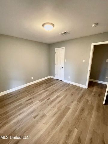425 Inverness Court, Ocean Springs, MS 39564