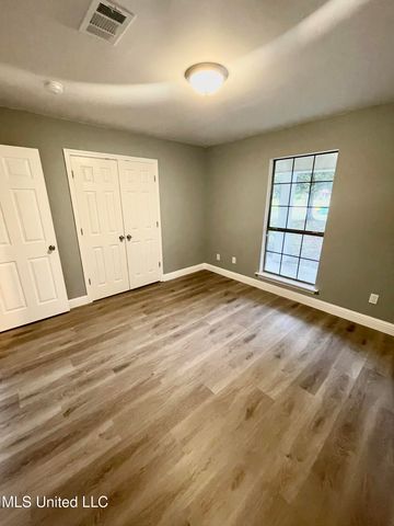 425 Inverness Court, Ocean Springs, MS 39564