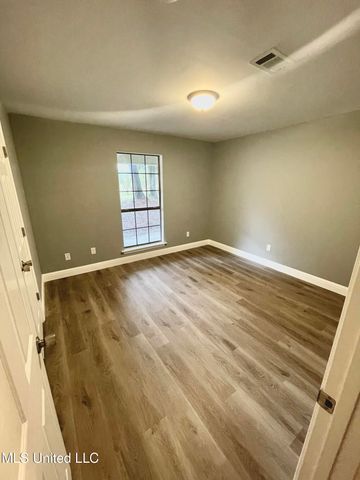 425 Inverness Court, Ocean Springs, MS 39564