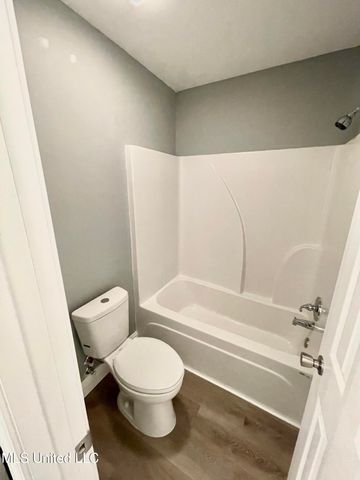 425 Inverness Court, Ocean Springs, MS 39564