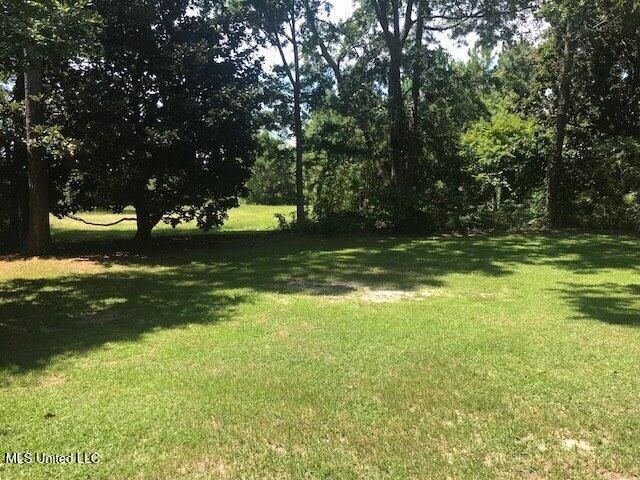 425 Inverness Court, Ocean Springs, MS 39564