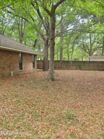 425 Inverness Court, Ocean Springs, MS 39564