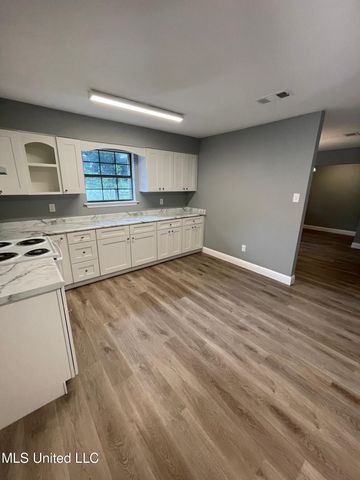 425 Inverness Court, Ocean Springs, MS 39564