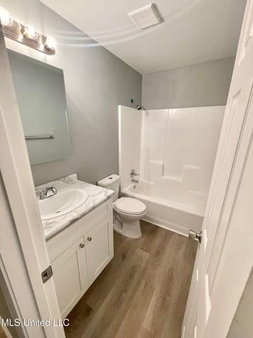 425 Inverness Court, Ocean Springs, MS 39564