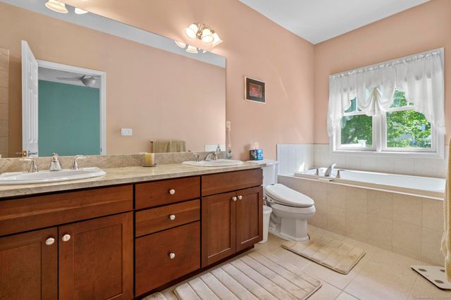2 Seminole Way, Bloomfield, CT 06002