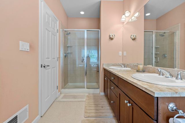2 Seminole Way, Bloomfield, CT 06002