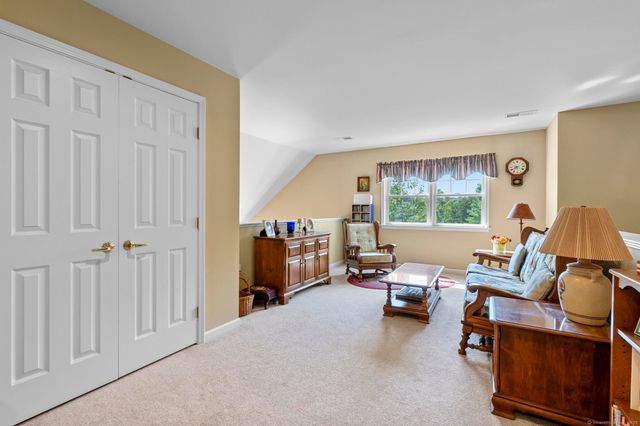2 Seminole Way, Bloomfield, CT 06002