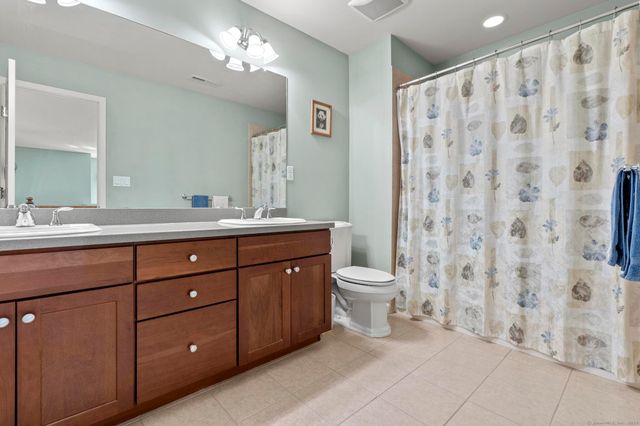 2 Seminole Way, Bloomfield, CT 06002