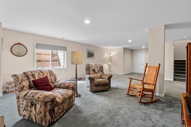 2 Seminole Way, Bloomfield, CT 06002