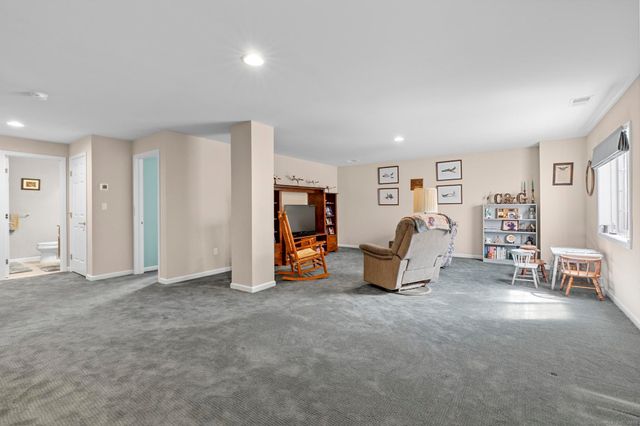 2 Seminole Way, Bloomfield, CT 06002