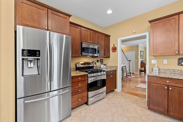 2 Seminole Way, Bloomfield, CT 06002