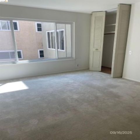 398 Adams St 204, Oakland, CA 94610